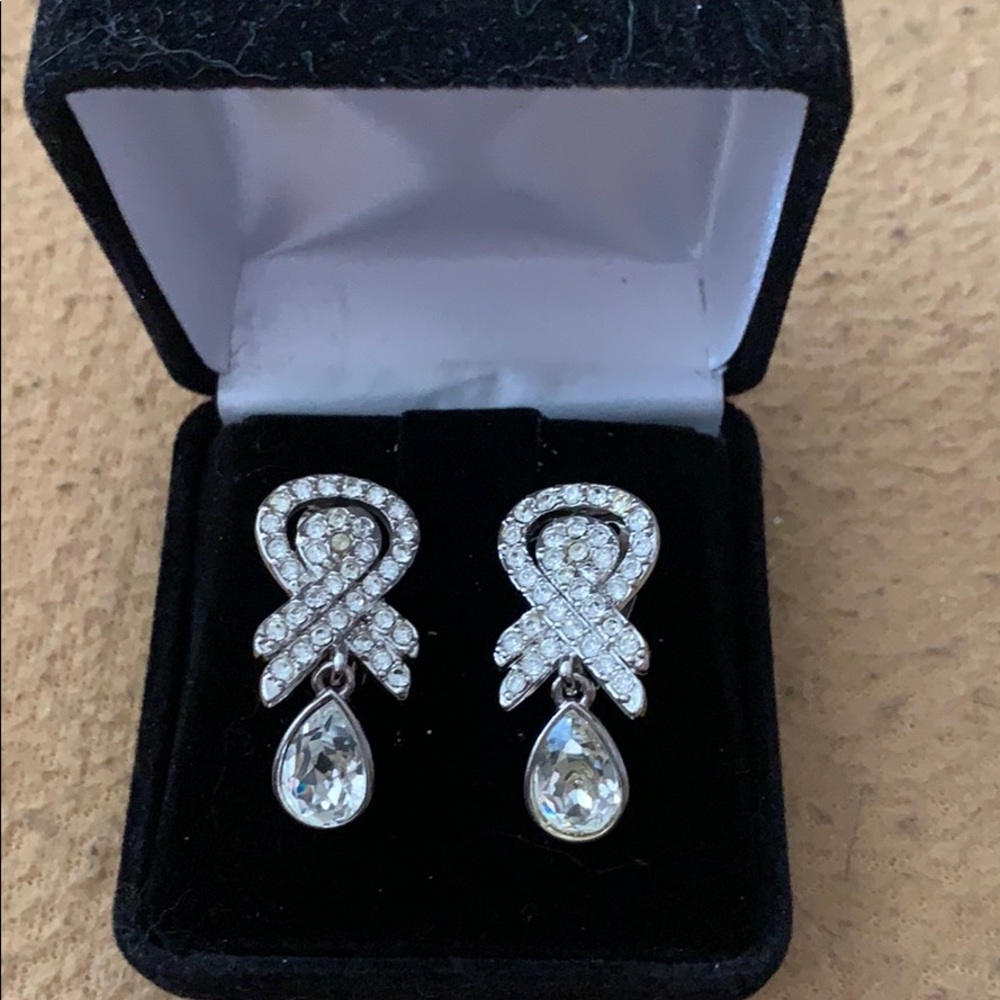 Old fashioned Womans Clip on Earrings